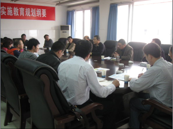 李高伟院长发表讲话中.bmp