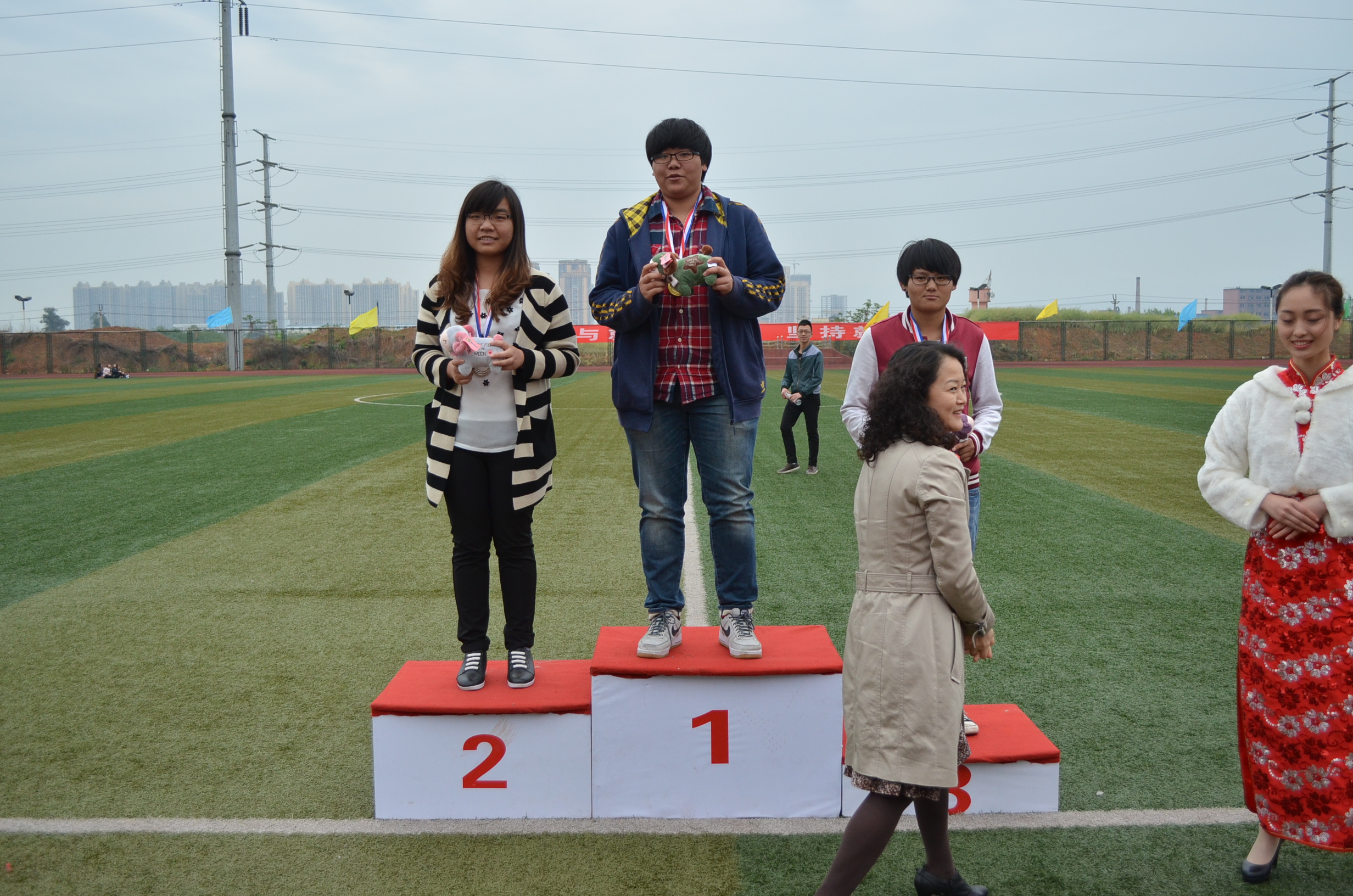 女子铅球.JPG